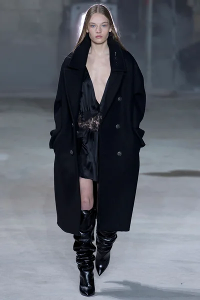 Look 25